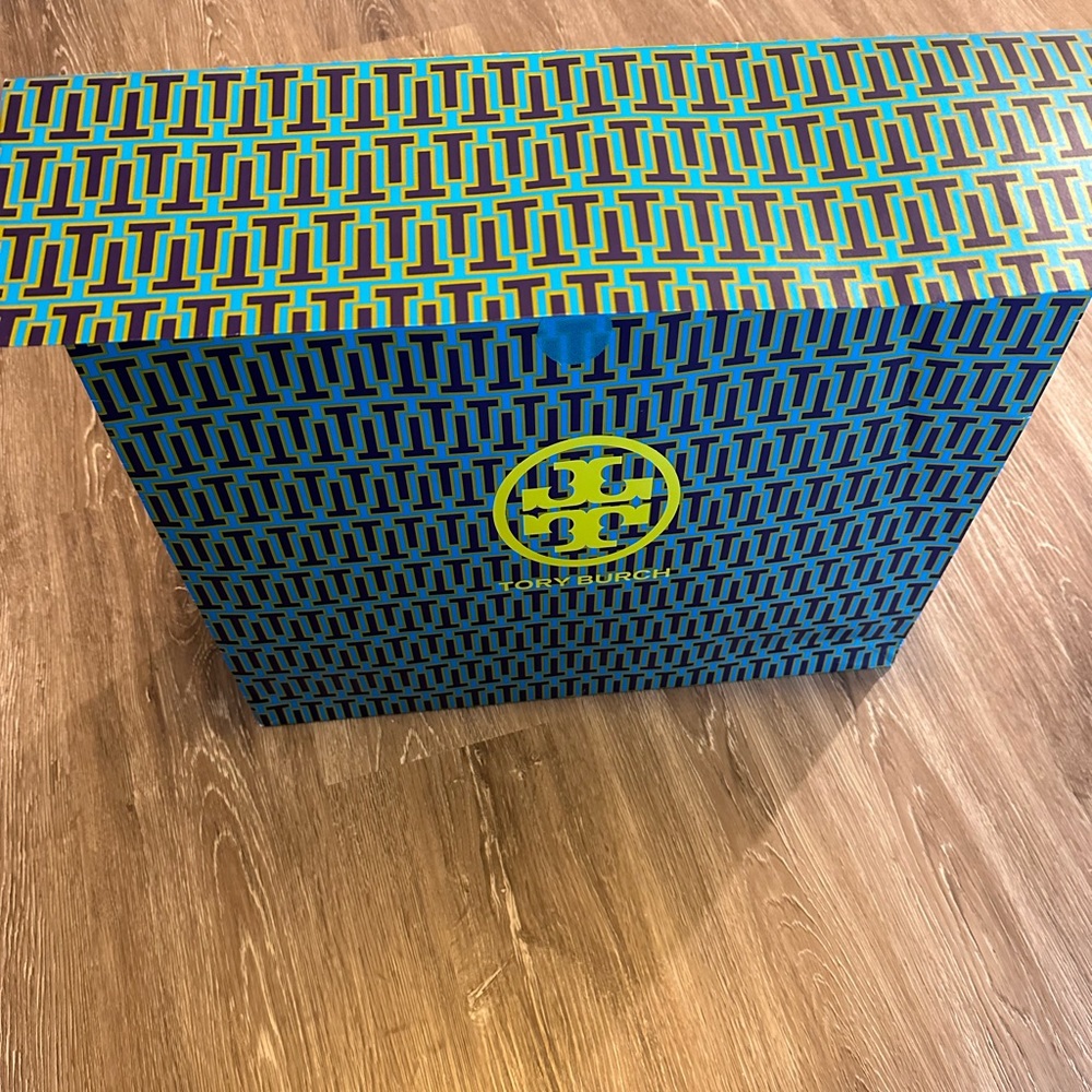 Tory Burch gift bag - Picture 4 of 5